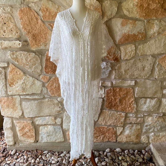 The Tulum White Lace Kaftan - Picture 6 of 9
